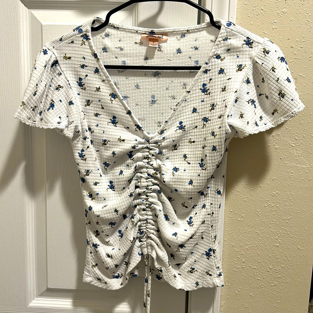 Buckle top